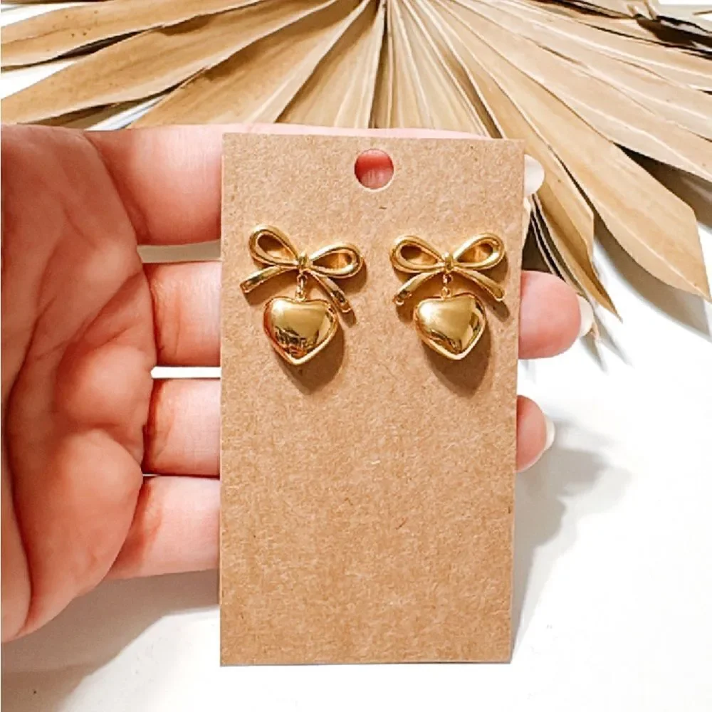 Gold heart dangle earrings M349